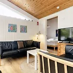 8 Person In Vaeggerlose-by Traum Ferienhaus Bøtø By