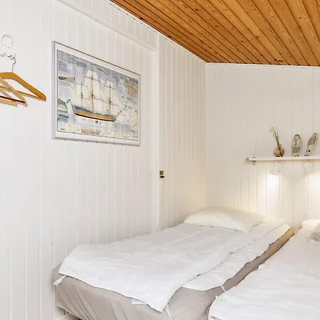 Casa vacanze 8 Person In Vaeggerlose-by Traum Bøtø By
