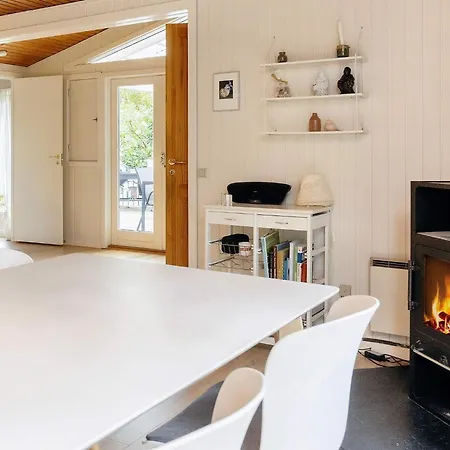 8 Person In Vaeggerlose-by Traum Bøtø By