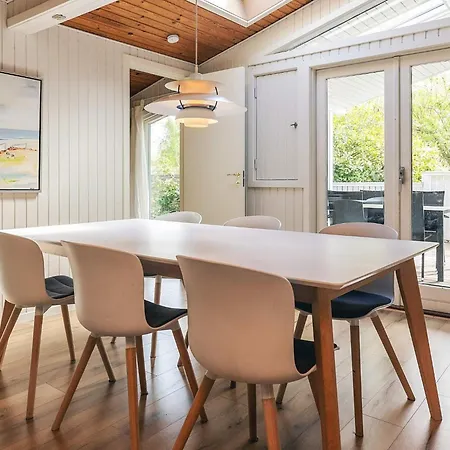 8 Person In Vaeggerlose-by Traum Bøtø By